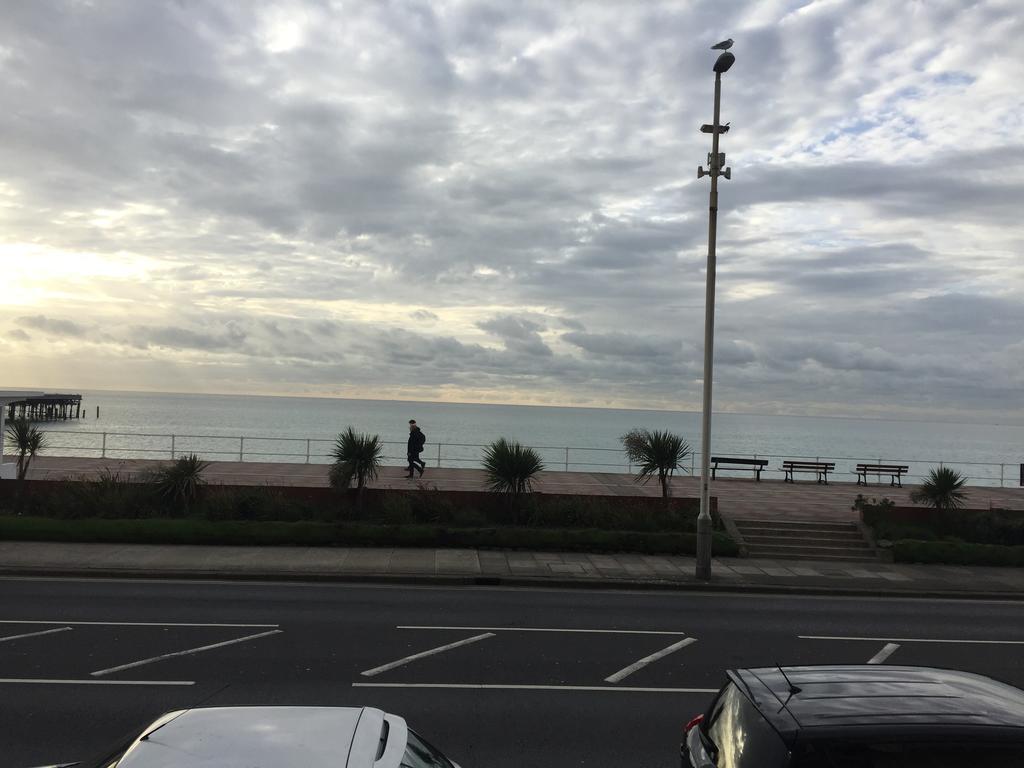 Pier 61 Guest Accommodation Hastings Buitenkant foto